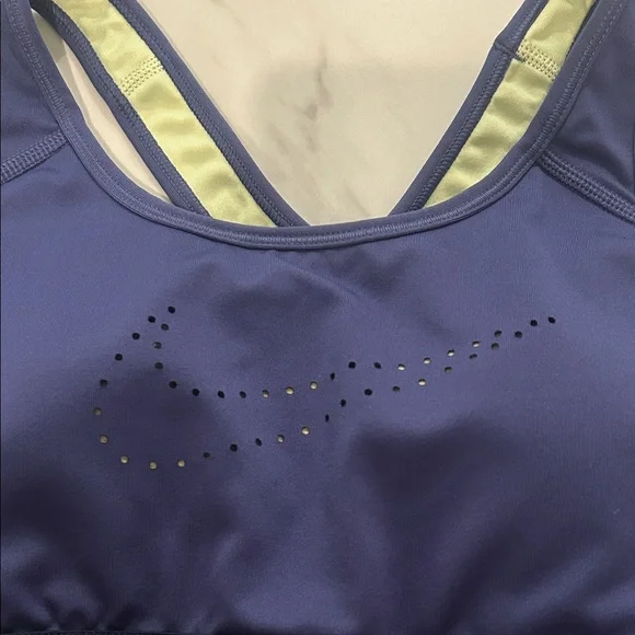 Women's Nike Sports Bra size s - Picture 2 of 4